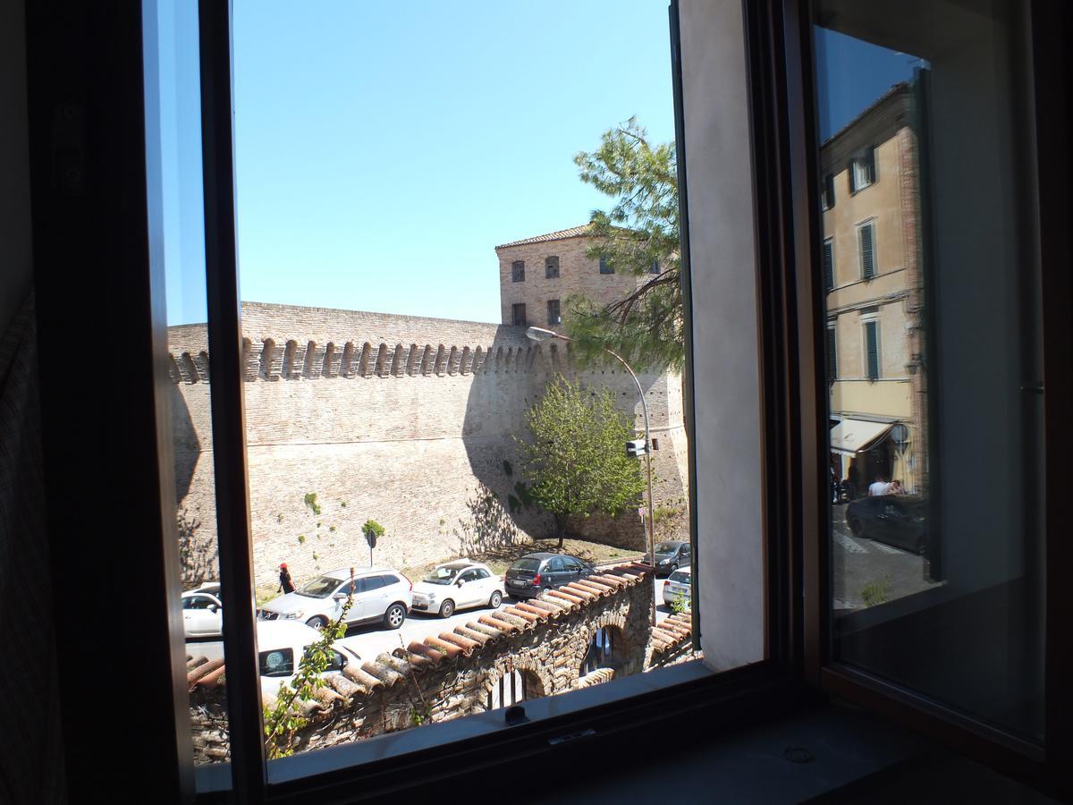 Il Torrione Acomodação com café da manhã Iesi Exterior foto