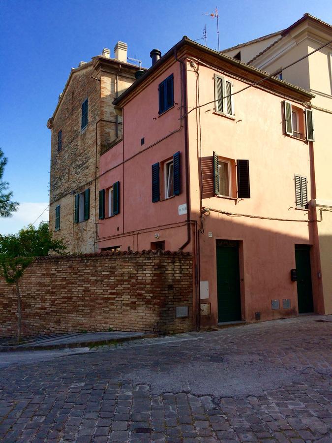 Il Torrione Acomodação com café da manhã Iesi Exterior foto